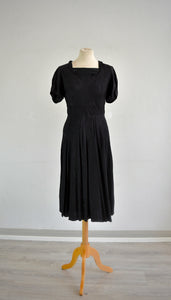 50-luvun musta mekko